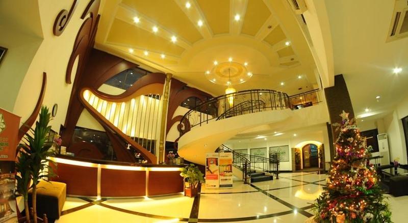 Hotel Swarna Dwipa Palembang Esterno foto