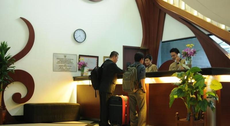 Hotel Swarna Dwipa Palembang Esterno foto