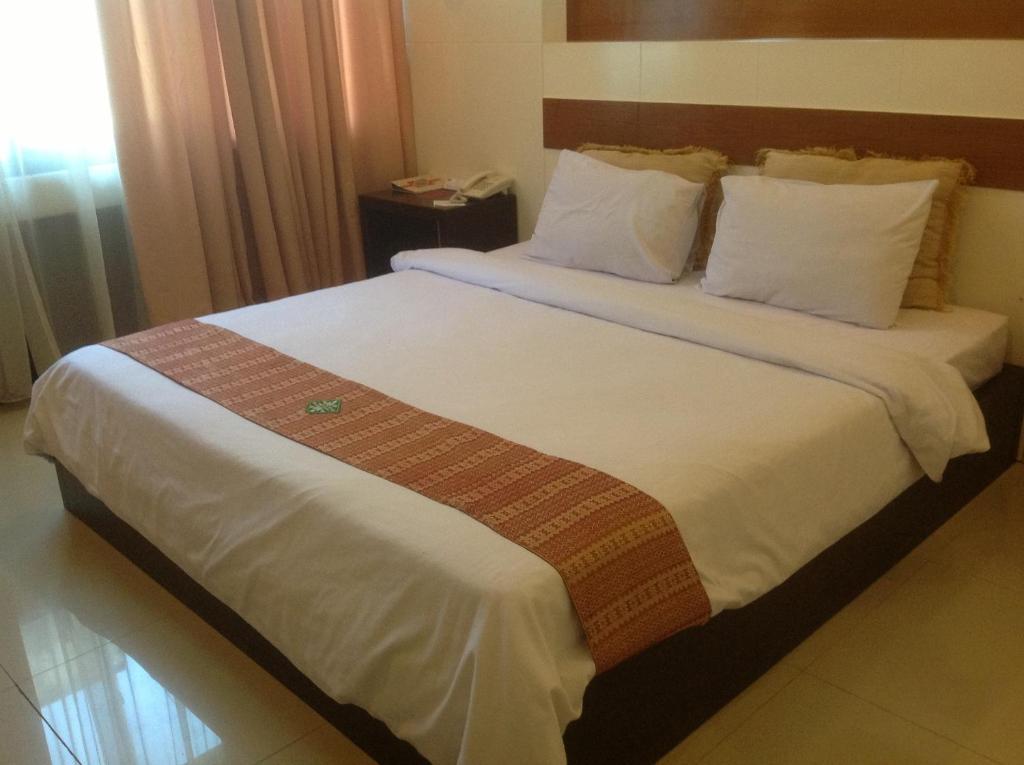 Hotel Swarna Dwipa Palembang Esterno foto