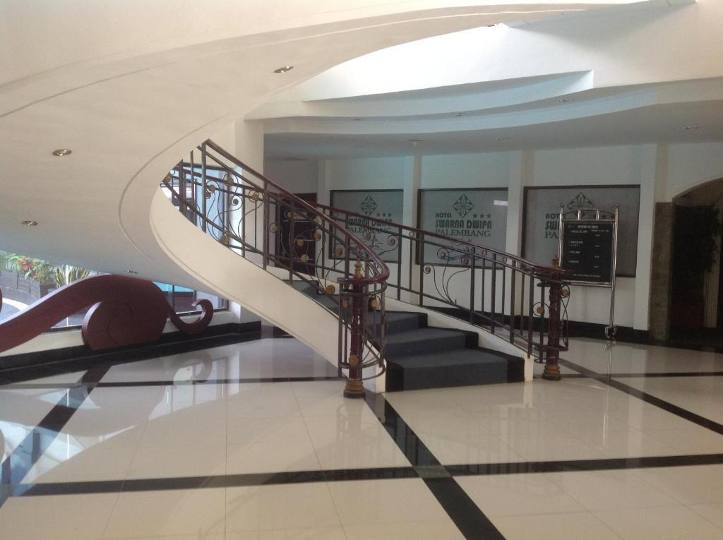 Hotel Swarna Dwipa Palembang Esterno foto