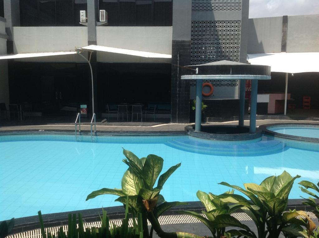 Hotel Swarna Dwipa Palembang Esterno foto