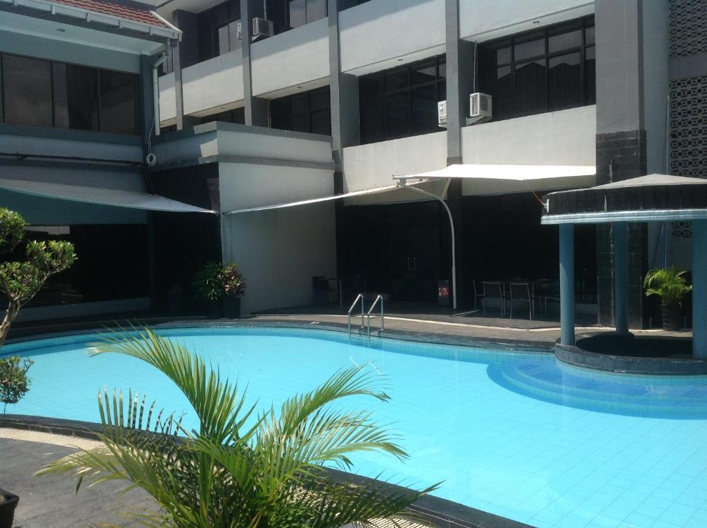 Hotel Swarna Dwipa Palembang Esterno foto