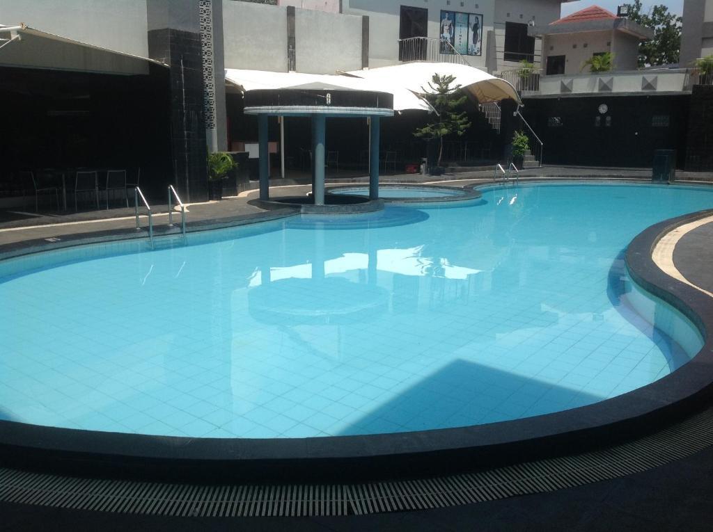 Hotel Swarna Dwipa Palembang Esterno foto